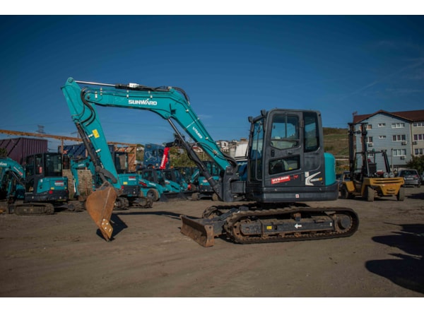Midiexcavator SUNWARD 90UF R de vanzare